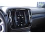 Volvo XC40 T5 262PK Automaat Plug-in hybrid Ultimate Dark / Adaptive cruise control / Trekhaak / Elektrische stoelen / Harman Kardon audio / Pilot assist / BLIS / Stoel en stuur verwarming / Elektrische achterklep / Parkeersensoren met 360 camera