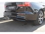 Volvo V60 B4 211PK Automaat Plus Dark / Trekhaak / Panoramadak / Keyless entry / Elektrische achterklep / Stoel - en stuurwielverwarming / BLIS / Adaptieve cruise control / Parkeersensoren met camera