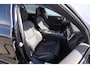 Volvo V60 B4 211PK Automaat Plus Dark / Trekhaak / Panoramadak / Keyless entry / Elektrische achterklep / Stoel - en stuurwielverwarming / BLIS / Adaptieve cruise control / Parkeersensoren met camera