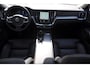 Volvo V60 B4 211PK Automaat Plus Dark / Trekhaak / Panoramadak / Keyless entry / Elektrische achterklep / Stoel - en stuurwielverwarming / BLIS / Adaptieve cruise control / Parkeersensoren met camera