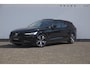 Volvo V60 B4 211PK Automaat Plus Dark / Trekhaak / Panoramadak / Keyless entry / Elektrische achterklep / Stoel - en stuurwielverwarming / BLIS / Adaptieve cruise control / Parkeersensoren met camera