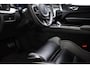 Volvo XC60 B4 Ultimate Bright | STOELVERWARMING | DAB | DRAADLOZE LADER | CAMERA | TREKHAAK | 19"