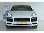 Porsche Cayenne Coupé 3.0 E-Hybrid ''OP AFSPRAAK" | Sportdesign | Sportchrono | Adapt. Cruise | Softclose | 4-Wielsturing | Trekhaak | Bose | Head-up | Pano | Memory | Keyless | 22 Inch |