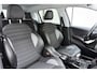 Peugeot 2008 1.2 PureTech Allure Camera l Apple Carplay & Android Auto l Climate Control l Cruise Control l DAB l LED l Privacy Glass Achter l PDC l Lichtmetalen Velgen 17''