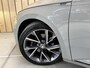 Skoda Superb Combi 1.5 TSI ACT Sportline Business Automaat | Stuurwiel, voorstoelen en achterbank verwarmd| LED verlichting | Adaptieve cruise control | Canton HiFi | Elektrisch bedienbare achterklep | Voorruitverwarming | Achteruitrijcamera
