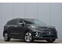 Kia Niro EV E-Niro DynamicLine 39 kWh 100% SOH Camera, ACC, Navi, Keyless, Stoelverwarming, Leder/Stof