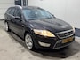 Ford Mondeo Wagon 2.0-16V Limited Technisch super Rechts een kleine Schaafwond
