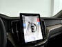 Volvo XC60 T6 Plug-in hybrid AWD Ultra Dark | Panoramadak | 360° camera | Luchtvering | Head-up display | Harman Kardon | Stoel- en stuurverwarming | Trekhaak