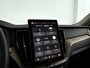 Volvo XC60 T6 Plug-in hybrid AWD Ultra Dark | Panoramadak | 360° camera | Luchtvering | Head-up display | Harman Kardon | Stoel- en stuurverwarming | Trekhaak