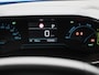 Peugeot e-2008 EV Allure 50 kWh | 3-FASE | APPLE CARPLAY - ANDROID AUTO | CLIMATE CONTROL | CRUISE CONTROL | PRIVACY GLASS | LED VERLICHTING | LICHTMETALEN VELGEN |