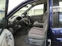 Chrysler Voyager 2.4i - Rolstoel Auto - Uitdraaiende bijrijdersstoel