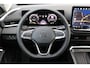 Volkswagen T-Roc Life First Edition | 'App-Connect' draadloze smartphone integratie | Automatische afstandsregeling (Adaptive Cruise Control) | Buitenspiegels elektrisch instel-, verwarm- en inklapbaar