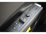 Volkswagen T-Roc Life First Edition | 'App-Connect' draadloze smartphone integratie | Automatische afstandsregeling (Adaptive Cruise Control) | Buitenspiegels elektrisch instel-, verwarm- en inklapbaar