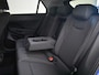 Volkswagen T-Roc Life First Edition | 'App-Connect' draadloze smartphone integratie | Automatische afstandsregeling (Adaptive Cruise Control) | Buitenspiegels elektrisch instel-, verwarm- en inklapbaar