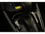 Toyota Yaris Cross 1.5 Hybrid 130 Dynamic DEMO VOERTUIG - DODEHOEKDETECTIE - VOORSTOELEN VERWARMD - STUURVERWARMING - VOORRUITVERWARMING - PARKEERSENSOREN VOOR EN ACHTER - KEYLESS ENTRY/START - ACHTERUITRIJCAMERA - ADAPTIEVE CRUISE CONTROL - GETINT GLAS ACHTER