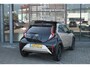 Toyota Aygo X 1.0 VVT-i MT Premium | JBL Audio met 4 speaker en subwoofer | Toyota Smart Connect® Services** | Stoelverwarming, beide voorstoelen | Smart Entry | Stoelbekleding, deels leer ‘design Premium’ met ‘G