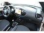 Toyota Aygo X 1.0 VVT-i MT Premium | JBL Audio met 4 speaker en subwoofer | Toyota Smart Connect® Services** | Stoelverwarming, beide voorstoelen | Smart Entry | Stoelbekleding, deels leer ‘design Premium’ met ‘G