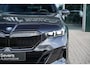 BMW 5-Serie Touring 530e xDrive | M Sportpakket | Trekhaak | Driving Assistant Professional | Parking Assistant Plus | Bowers & Wilkins Surround Sound System | Adaptieve LED koplampen | Adaptieve Cruise Controle | 20" Lichtmetaal styling 939 M Bicolor Schwarzgrau | Comfort Access System | Travel Package |