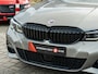 BMW 3-Serie Touring 330e xDrive High Exe M-Sport PANO HUD CAMERA MEMORY M-SPORT STOELEN OXIDGRAU BOMVOL!!