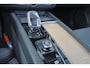 Volvo XC60 T6 Recharge AWD Plus Dark - Panorama/schuifdak - IntelliSafe Assist & Surround - 360º Camera - Harman/Kardon audio - Verwarmde voorstoelen, stuur & achterbank - Parkeersensoren voor & achter - Elektr. bedienb. voorstoelen met geheugen - Head up display - Draadloze tel. lader - Inklapbare trekhaak - 19' LMV
