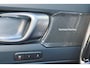 Volvo C40 Single Motor Extended Range Ultimate 82 kWh - Panoramadak - IntelliSafe Assist & Surround - 360º Camera - Harman Kardon audio - Adaptieve LED koplampen - Verwarmde voorstoelen & stuur - Parkeersensoren voor & achter - Elektr. bedienb. voorstoelen met geheugen links - Warmtepomp - Draadloze tel. lader - Extra getint glas - 20' LMV