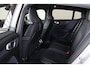 Volvo C40 Single Motor Extended Range Ultimate 82 kWh - Panoramadak - IntelliSafe Assist & Surround - 360º Camera - Harman Kardon audio - Adaptieve LED koplampen - Verwarmde voorstoelen & stuur - Parkeersensoren voor & achter - Elektr. bedienb. voorstoelen met geheugen links - Warmtepomp - Draadloze tel. lader - Extra getint glas - 20' LMV