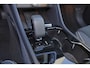 Volvo C40 Single Motor Extended Range Ultimate 82 kWh - Panoramadak - IntelliSafe Assist & Surround - 360º Camera - Harman Kardon audio - Adaptieve LED koplampen - Verwarmde voorstoelen & stuur - Parkeersensoren voor & achter - Elektr. bedienb. voorstoelen met geheugen links - Warmtepomp - Draadloze tel. lader - Extra getint glas - 20' LMV