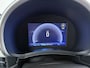 Fiat 600 600e La Prima | 10,25" touchscreen radio met Bluetooth, DAB & USB | Automatische airconditioning | Extra getint glas achter