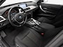 BMW 3-Serie 320i High Executive (LED, NAVI, STOELVERWARMING, CRUISE, TREKHAAK)