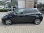 Toyota Yaris 1.5 HYBRID ASPIRATION TREKHAAK CLIMA CRUISE CAMERA BLUETOOTH 15'' LM-VELGEN NL-AUTO PRIVACY GLASS
