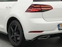 Volkswagen Golf 1.5 TSI 150 PK Highline Business R | LED | Navigatie | Parkeersensoren | Climate Control | Stoelverwarming |