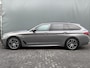 BMW 5-Serie Touring BWJ 2022 530e xDrive 293 PK High Executive M-Sport AUTOMAAT | TREKHAAK ELEKTR. | STOELVERW. | KEYLESS | ELEKTR. VERSTELBAAR | ADAPTIVE CRUISE | NAVI | CLIMA | CAMERA | PDC | LMV