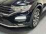Volkswagen T-Roc 1.5 TSI Active | 17" | CarPlay | Stoelverw. |