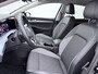 Volkswagen Golf 1.5 eTSI Life | Trekhaak | Camera | Side Assist | ACC | Stuur-/Stoelverwarming | Spiegelpakket |