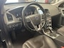 Volvo XC60 2.4 D4 AWD MOMENTUM AUTOMAAT NAVIGATIE CRUISE CONTROL CLIMATE CONTROL BLUETOOTH TELEFOON MEDIA VOORBEREIDING 17" LICHTMETALEN VELGEN AFNEEMBARE TREKHAAK ZEER MOOI !!