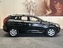 Volvo XC60 2.4 D4 AWD MOMENTUM AUTOMAAT NAVIGATIE CRUISE CONTROL CLIMATE CONTROL BLUETOOTH TELEFOON MEDIA VOORBEREIDING 17" LICHTMETALEN VELGEN AFNEEMBARE TREKHAAK ZEER MOOI !!