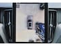 Volvo XC60 T6 Recharge AWD Ultra Black Edition - Panorama/schuifdak - IntelliSafe Assist & Surround - 360º Camera - Harman/Kardon audio - Adaptieve LED koplampen - Verwarmde voorstoelen, stuur & achterbank - Parkeersensoren voor & achter - Elektr. bedienb. voorstoelen met geheugen - Head up display - Draadloze tel. lader - Extra getint glas - Inklapbare trekhaak - 21' LMV