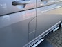 Volkswagen Transporter 2.0 TDI L1H1 DC Dubbele schuifdeur Airco Cruise controle Trekhaak 2200kg trekgewicht Navigatiesysteem Sitebars Telefoonverbinding 5-Persoons Zie foto voor onderhoudshistorie!! Euro 5