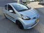 Toyota Aygo 1.0-12V Cool*APK*AIRCO*NAP*PARK SENSOREN*RIJD SCHAKEL GOED