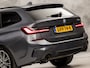BMW 3-Serie 330e M Sport High Executive 292Pk Automaat (PANORAMADAK, M PAKKET, APPLE CARPLAY, CAMERA, LEDER/ALCANTARA, SFEERVERLICHTING, GETINT GLAS, ELEK ACHTERKLEP, STOELVERWARMING, NIEUWSTAAT)