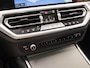 BMW 3-Serie 330e M Sport High Executive 292Pk Automaat (PANORAMADAK, M PAKKET, APPLE CARPLAY, CAMERA, LEDER/ALCANTARA, SFEERVERLICHTING, GETINT GLAS, ELEK ACHTERKLEP, STOELVERWARMING, NIEUWSTAAT)
