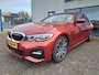 BMW 3-Serie 330i High Executive M-Sport / Live Cockpit Pro / DAP / HIFI / LED / Trekhaak / Bomvol