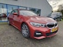 BMW 3-Serie 330i High Executive M-Sport / Live Cockpit Pro / DAP / HIFI / LED / Trekhaak / Bomvol