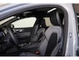 Volvo V60 T6 Recharge AWD Plus Dark Panorama/schuifdak - IntelliSafe Assist & Surround - 360º Camera - Harman/Kardon audio - Verwarmde voorstoelen, stuur & achterbank - Parkeersensoren voor & achter - Elektr. bedienb. voorstoelen met geheugen - Head up display - Extra getint glas - 19' LMV