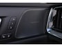 Volvo V60 T6 Recharge AWD Plus Dark Panorama/schuifdak - IntelliSafe Assist & Surround - 360º Camera - Harman/Kardon audio - Verwarmde voorstoelen, stuur & achterbank - Parkeersensoren voor & achter - Elektr. bedienb. voorstoelen met geheugen - Head up display - Extra getint glas - 19' LMV