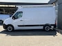 Renault Master T35 2.3 dCi L2H2 Airco Cruise controle Kastinrichting Trekhaak 2500kg Trekgewicht Imperiaal Schuifdeur Zijruit rechts Euro 6 Bpm vrij !!1e eigenaar Dealer onderhouden Ook ideaal voor ombouw naar camper