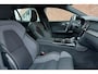 Volvo V60 2.0 T8 Plug-in hybrid AWD Plus Dark | Panoramisch schuif-/ kanteldak | Elektrisch verstelbare voorstoelen met geheugenfunctie | Harman Kardon | Trekhaak, inklapbaar | 18 inch. lichtmetalen velgen | All-season banden | Stoel-/ stuurwielverwarming | Verwarmde achterbank | Pilot assist | BLIS