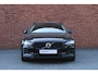 Volvo V60 2.0 T8 Plug-in hybrid AWD Plus Dark | Panoramisch schuif-/ kanteldak | Elektrisch verstelbare voorstoelen met geheugenfunctie | Harman Kardon | Trekhaak, inklapbaar | 18 inch. lichtmetalen velgen | All-season banden | Stoel-/ stuurwielverwarming | Verwarmde achterbank | Pilot assist | BLIS
