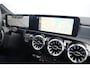 Mercedes-Benz A-klasse 180 AMG Line Night Pakket Automaat Panoramadak 19 inch Keyless Sfeerverlichting Burmester Carplay Navigatie Camera Half Leder Stoelverwarming NAP! Dealer onderhouden!