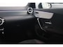 Mercedes-Benz A-klasse 180 AMG Line Night Pakket Automaat Panoramadak 19 inch Keyless Sfeerverlichting Burmester Carplay Navigatie Camera Half Leder Stoelverwarming NAP! Dealer onderhouden!